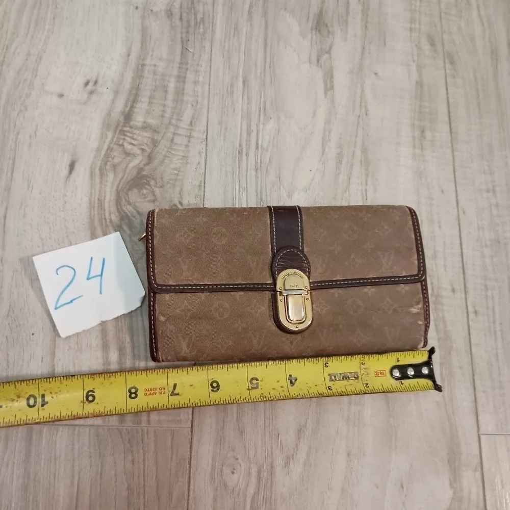Louis Vuitton Monogram Mini Porte Feuille Sarah Long Bifold Wallet
